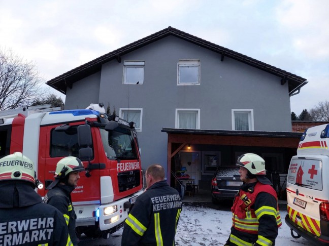 Zweijhrige in Kefermarkt durch Feuerwehr aus Kinderklositz befreit