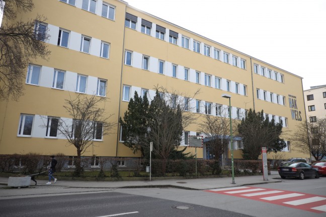 Cobra- und Polizeieinsatz nach Amokdrohung an Schule in Wels-Innenstadt
