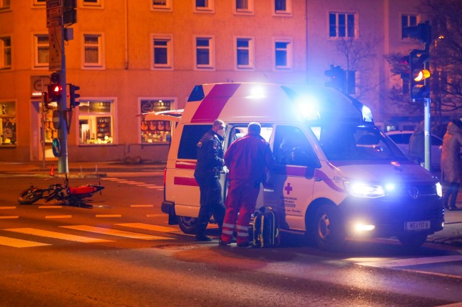 Kreuzungsunfall zwischen Moped und PKW in Wels-Innenstadt