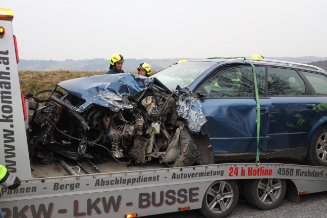 Schwere Kollision zwischen zwei Autos bei Schlierbach