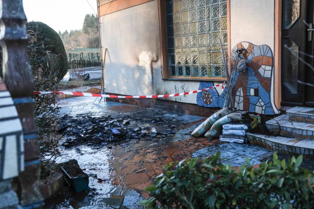 Brand vor einem Wohnhaus in Stroheim rasch gelöscht