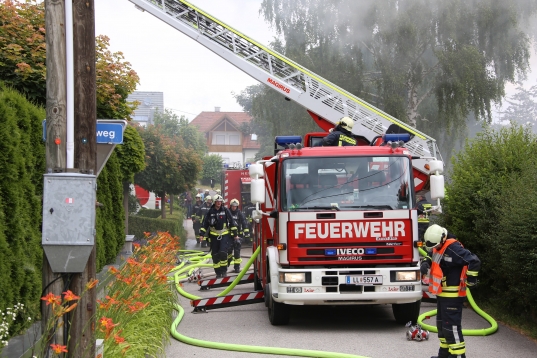 Großeinsatz der Feuerwehr bei Dachstuhlbrand in Neuhofen an der Krems
