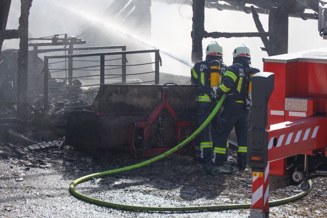 Wirtschaftstrakt eines Bauernhofes in Maria Neustift in Vollbrand