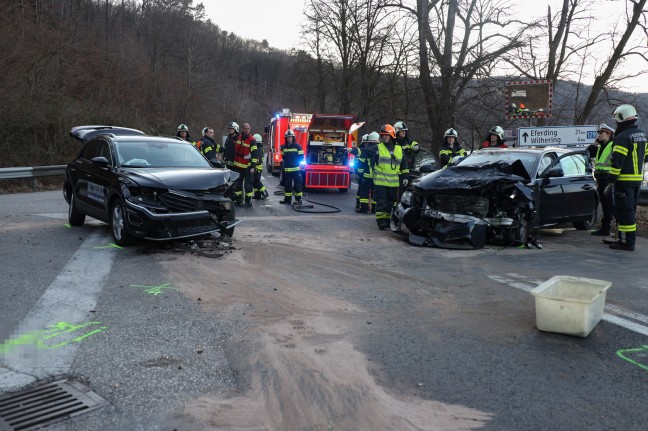 Kreuzungsunfall auf Eferdinger Straße in Leonding fordert drei Verletzte