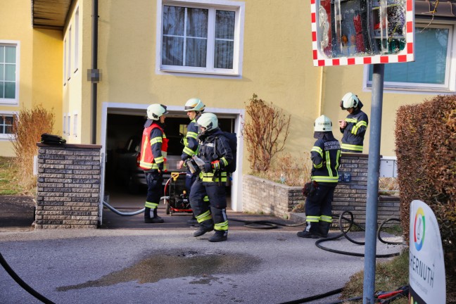 Spraydose explodiert: Einsatzkräfte bei Kellerbrand in einen Wohnhaus in Gallneukirchen im Einsatz