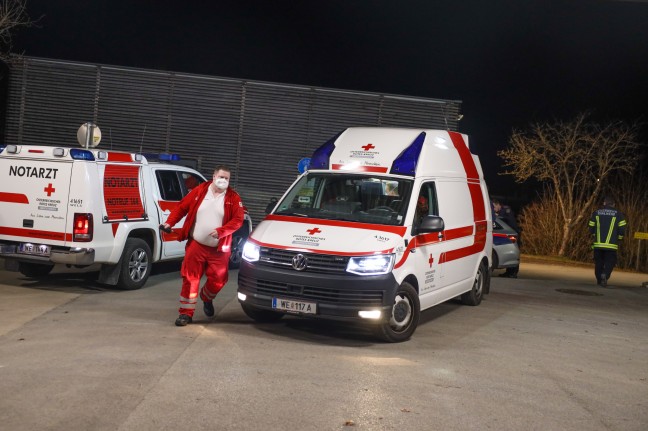 Person drohte in Thalheim bei Wels in die Traun zu strzen