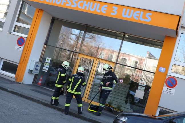 Brandverdacht im Chemieraum einer Berufsschule in Wels-Innenstadt