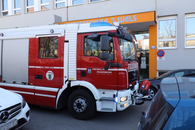 Brandverdacht im Chemieraum einer Berufsschule in Wels-Innenstadt