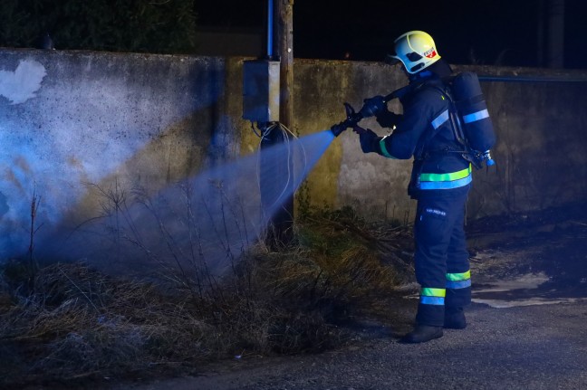 Flurbrand eines Grnstreifens in Wels-Pernau schnell gelscht