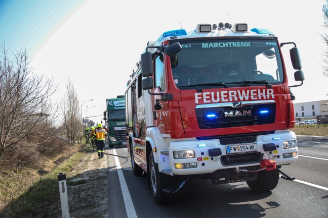 Heißgelaufene Bremse eines LKW führt zu Einsatz der Feuerwehr auf Wiener Straße in Marchtrenk