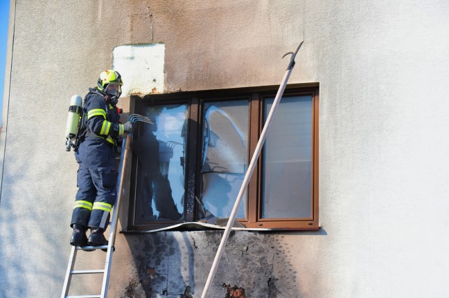 Vier Feuerwehren bei Garagenbrand in Engerwitzdorf im Einsatz