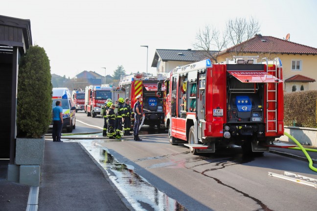 Vier Feuerwehren bei Garagenbrand in Engerwitzdorf im Einsatz