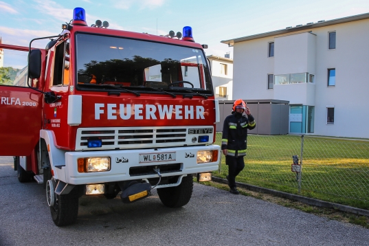 Brandverdacht in Thalheim bei Wels durch kleines Lagerfeuer an der Traun
