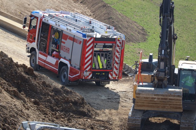 Personenrettung: Arbeiter auf Baustelle in Kremsmnster teilweise verschttet und schwer verletzt