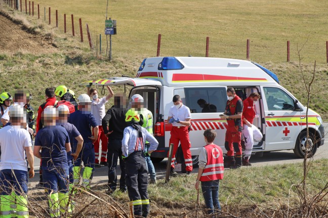 Personenrettung: Arbeiter auf Baustelle in Kremsmnster teilweise verschttet und schwer verletzt