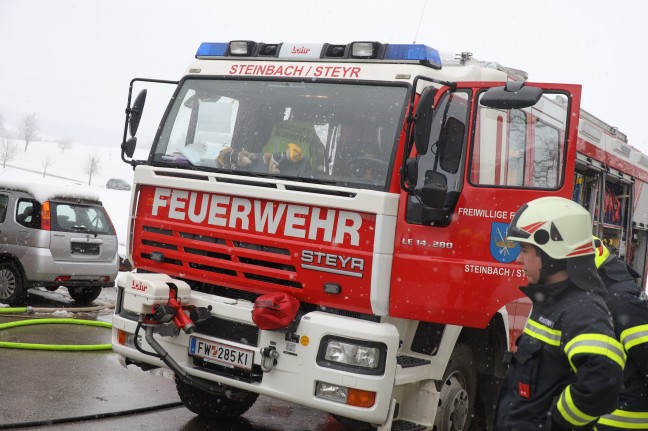 Drei Feuerwehren bei Brand auf Bauernhof in Steinbach an der Steyr im Einsatz