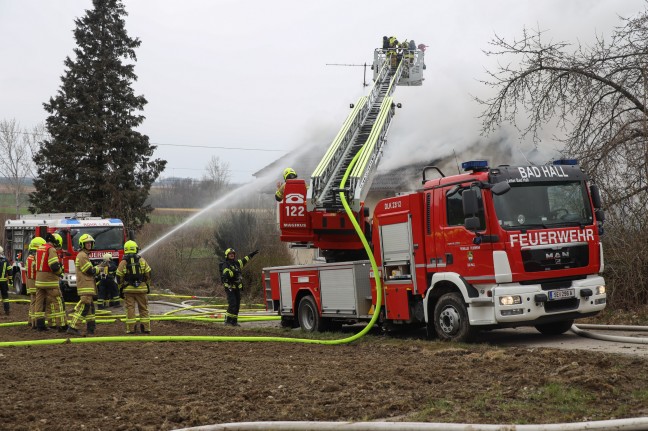 Wohnhaus in Vollbrand: Neun Feuerwehren bei Brand in Rohr im Kremstal im Einsatz