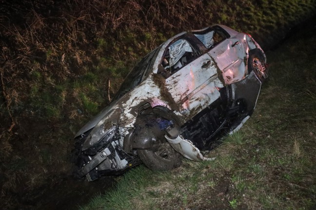 Drei Verletzte bei Autoüberschlag in Pichl bei Wels