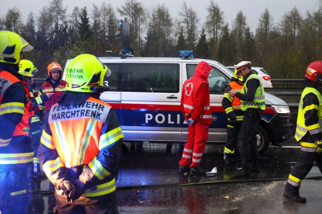 Schwerer LKW-Unfall auf Welser Autobahn bei Weißkirchen an der Traun