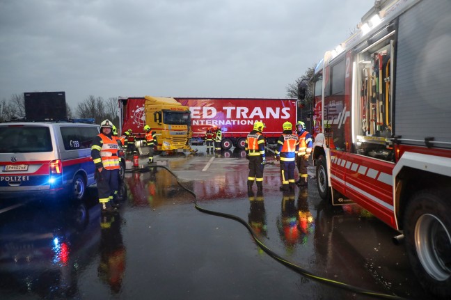 Schwerer LKW-Unfall auf Welser Autobahn bei Weikirchen an der Traun