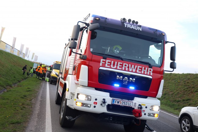 Gemeldeter PKW-Brand auf Kremstalstrae in Traun stellte sich als technisches Gebrechen heraus