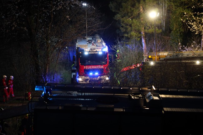 Brand einer greren Holzhtte in Kronstorf sorgt fr Einsatz zweier Feuerwehren