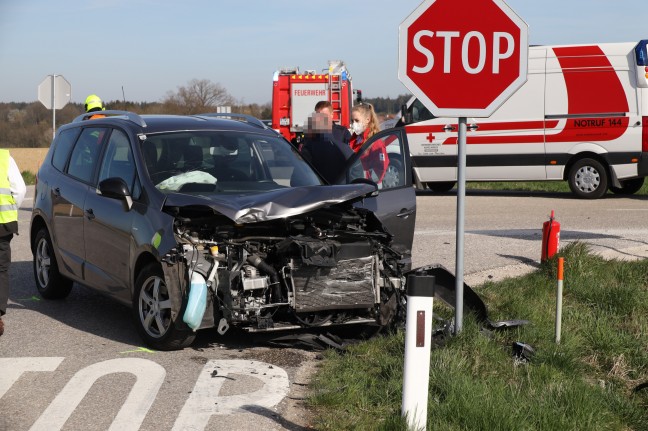 Kreuzungscrash zwischen zwei Autos in Sipbachzell fordert zwei Verletzte