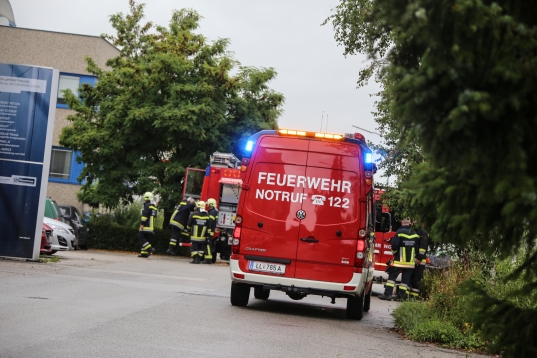 Ein Verletzter bei Brand in einem Gewerbebetrieb in Hrsching