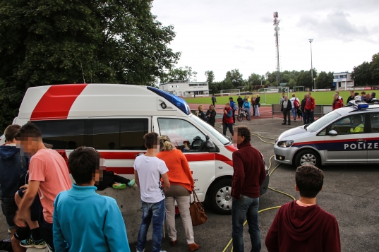 Rettungshubschraubereinsatz am Fußballplatz in Wels-Neustadt