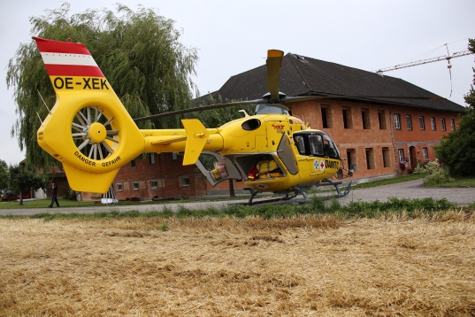 Rettungshubschraubereinsatz nach Sturz vom Dach in Steinerkirchen an der Traun