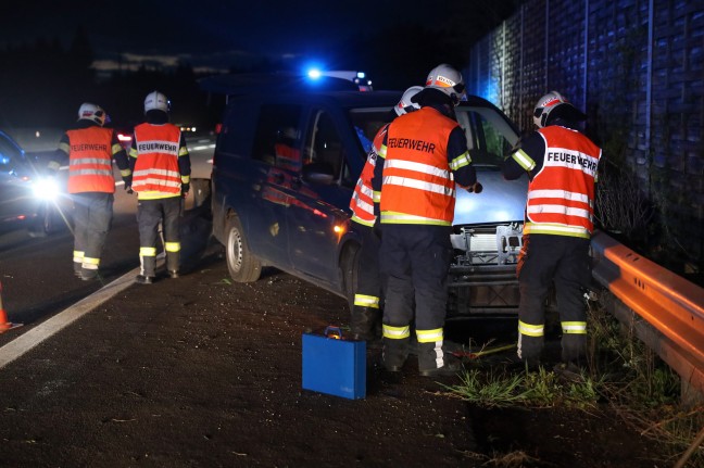 Schwerer Crash im dichten Osterrckreiseverkehr auf Innkreisautobahn bei Wels