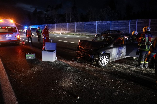 Schwerer Crash im dichten Osterrckreiseverkehr auf Innkreisautobahn bei Wels