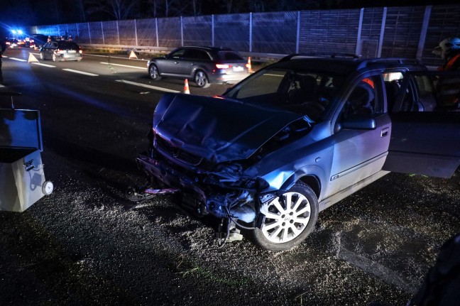 Schwerer Crash im dichten Osterrckreiseverkehr auf Innkreisautobahn bei Wels