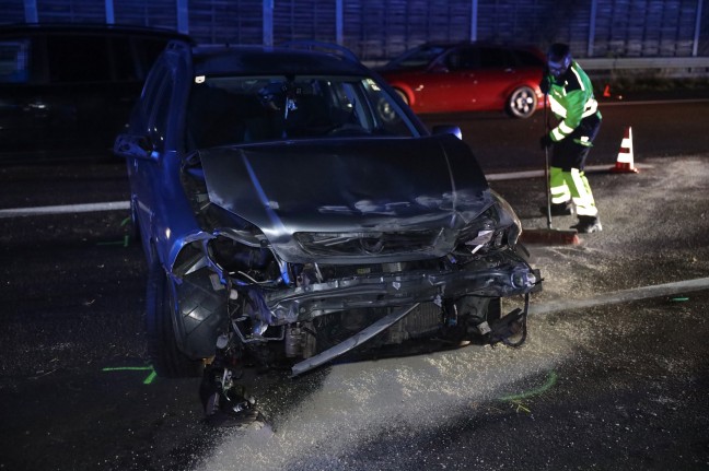 Schwerer Crash im dichten Osterrckreiseverkehr auf Innkreisautobahn bei Wels