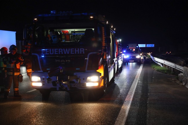 Schwerer Crash im dichten Osterrckreiseverkehr auf Innkreisautobahn bei Wels