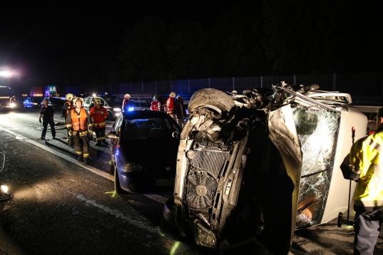 Zehn Verletzte bei schwerem Verkehrsunfall am Autobahnknoten Wels