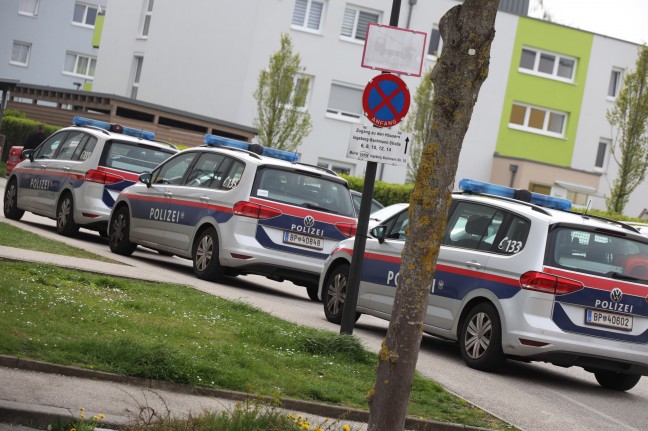 Größerer Polizeieinsatz in einer Wohnanlage in Wels-Pernau nach Tumult
