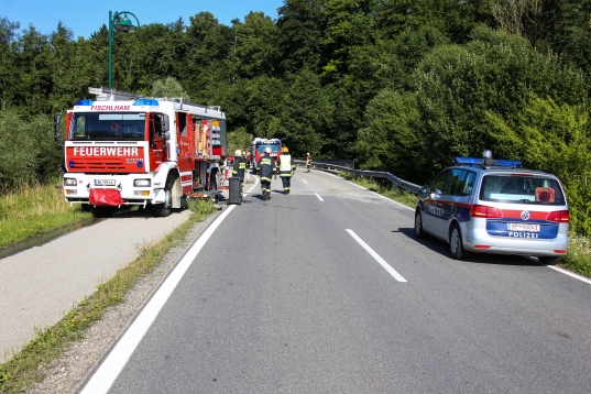 Verkehrsunfall auf der Sattledter Strae in Fischlham