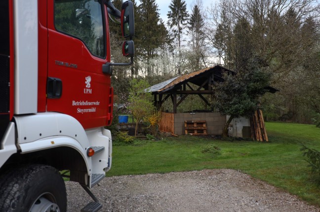 Brand eines Gartenpavillons in Ohlsdorf sorgt für Einsatz von drei Feuerwehren