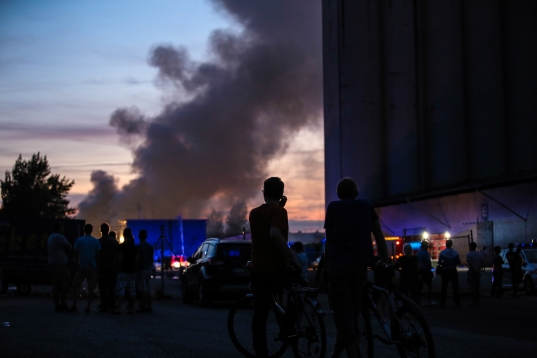 Großbrand bei einem Entsorgungsbetrieb in Traun