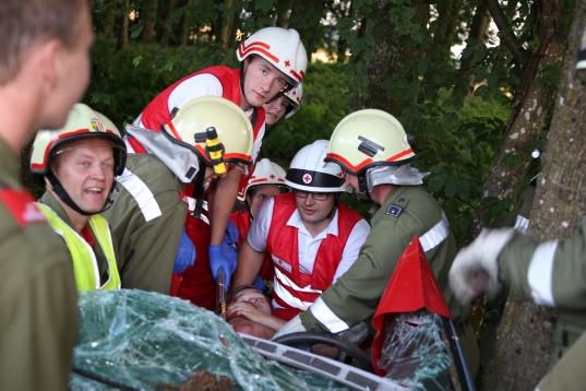 Einsatzübung von Feuerwehr und Rotem Kreuz in Sipbachzell