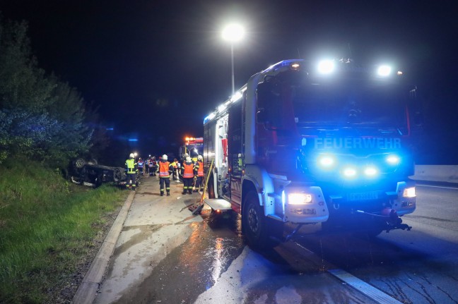 Schwerer Verkehrsunfall auf Westautobahn bei Pucking