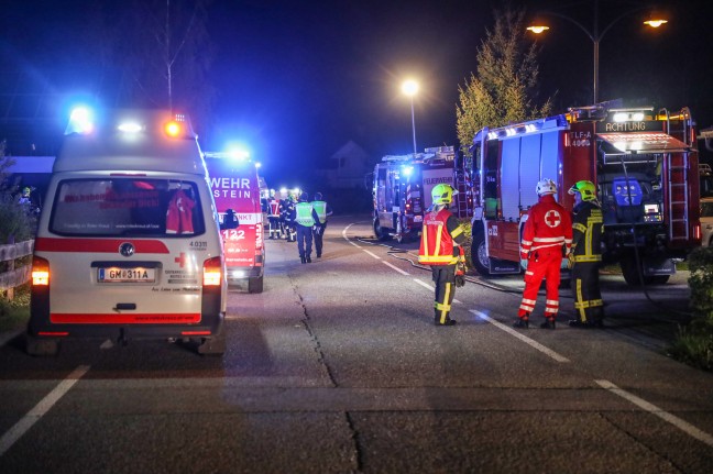 Auto bei Unfall in Scharnstein gegen Mauer und Stromverteilerkasten gekracht
