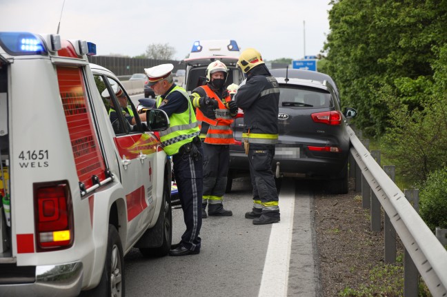 Auto auf Welser Autobahn bei Wels-Puchberg gegen Leitschiene gekracht