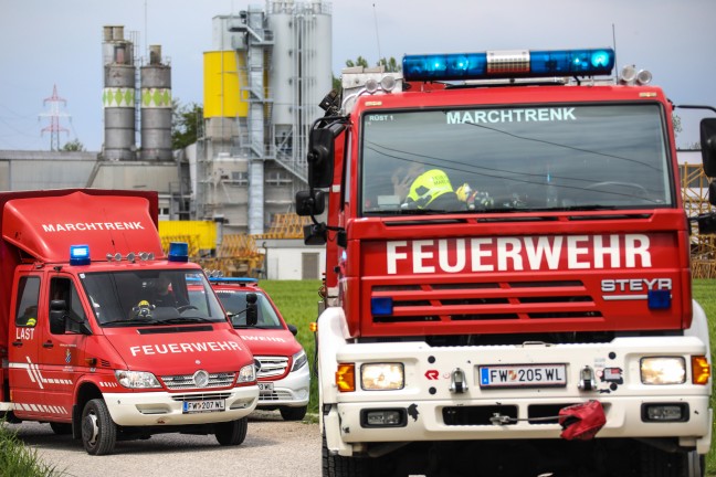 Gewässerverunreinigung: Ölsperren im Mühlbach zwischen Wels und Marchtrenk errichtet