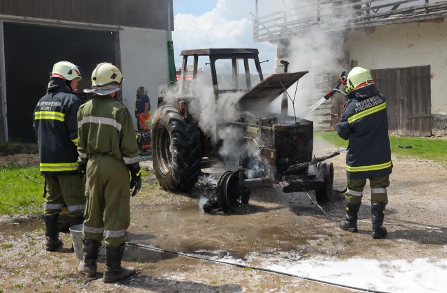 Brand eines Traktors auf einem Bauernhof in Pischelsdorf am Engelbach