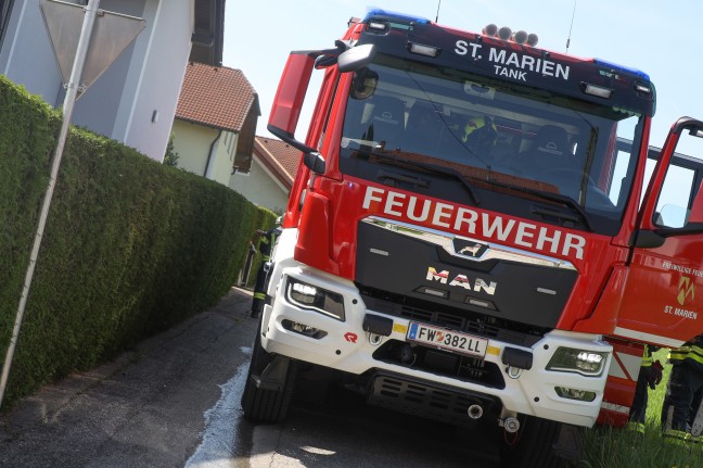 Brand einer Thujenhecke in St. Marien führte zu Einsatz zweier Feuerwehren