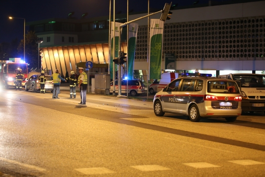 Kreuzungscrash mit drei Fahrzeugen in Grieskirchen fordert fünf Verletzte
