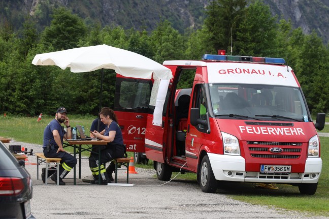 Umfangreiche Nachlöscharbeiten bei Waldbrand am Hausberg in Grünau im Almtal