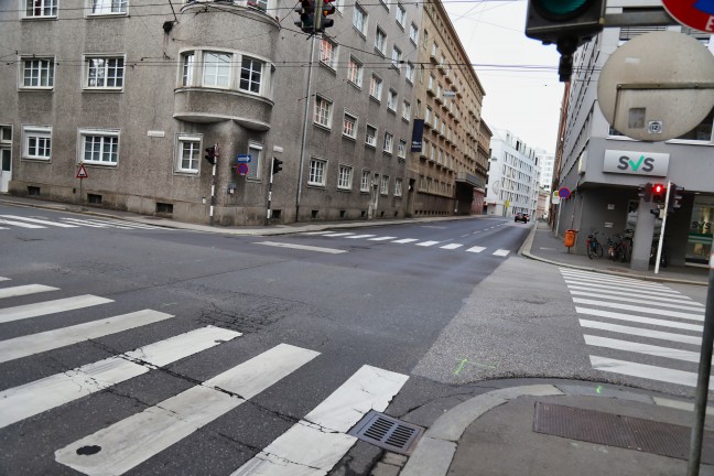 Fußgängerin (69) in Linz-Innere Stadt von LKW erfasst und dabei tödlich verletzt